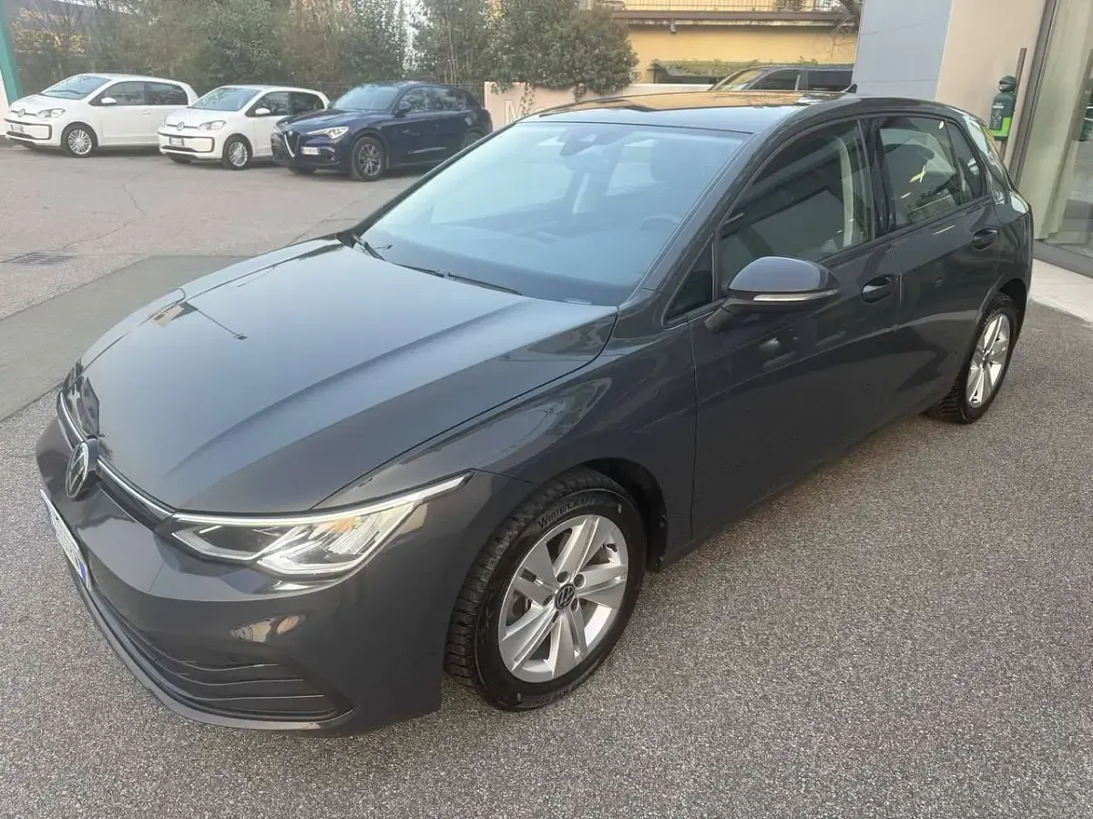 Usata VW Golf VIII Life 116 CV (85 kW) 2022 Urano grey Berlina