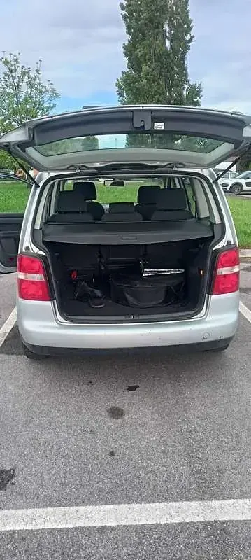 Usata VW Touran Conceptline 105 CV (77 kW) 2005 Argento Monovolume