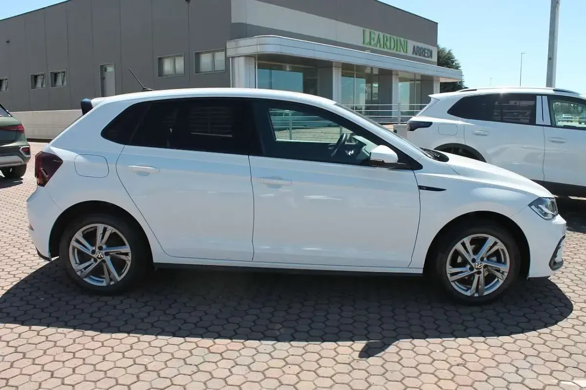 Usata VW Polo R-line 95 CV (69 kW) 2024 Pure white Utilitaria