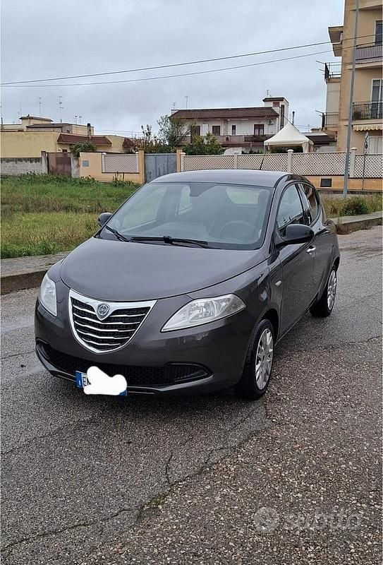 Usata Lancia Ypsilon 95 CV (69 kW) 2012 Grigio Utilitaria