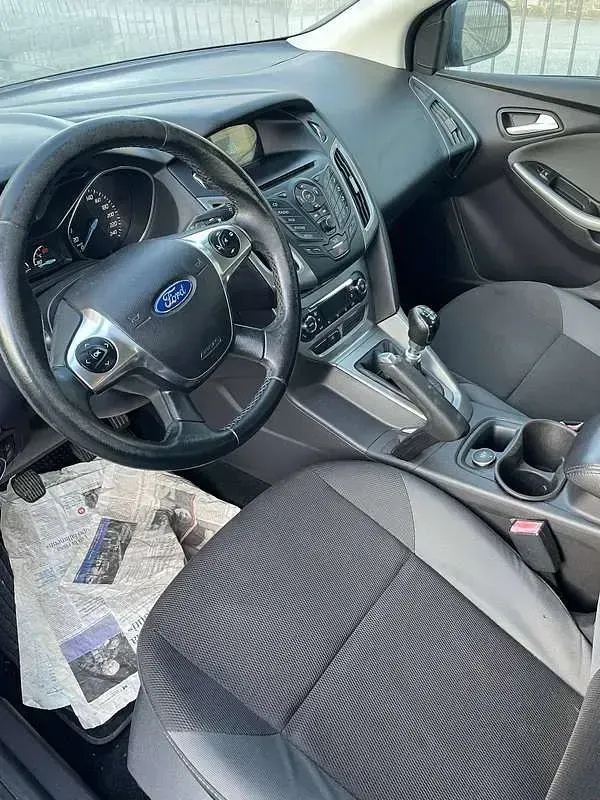 Begagnad Ford Focus 95 HK (69 kW) 2014 Grå Sedan