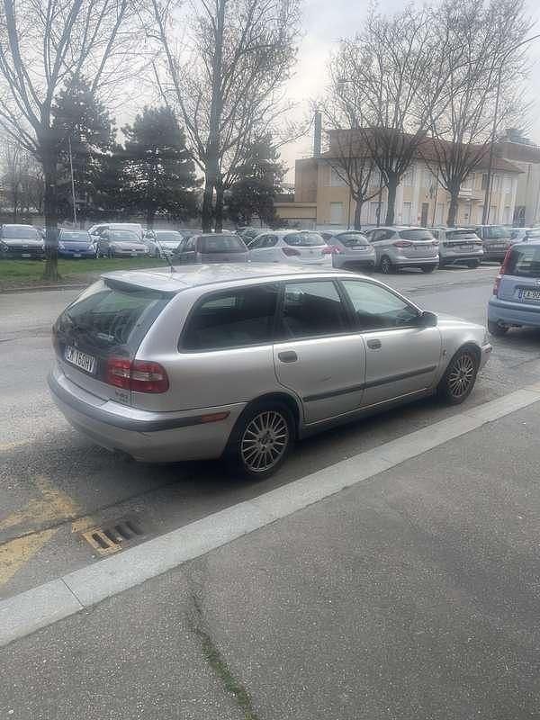 Usata Volvo V40 116 CV (85 kW) 2003 Argento Station wagon