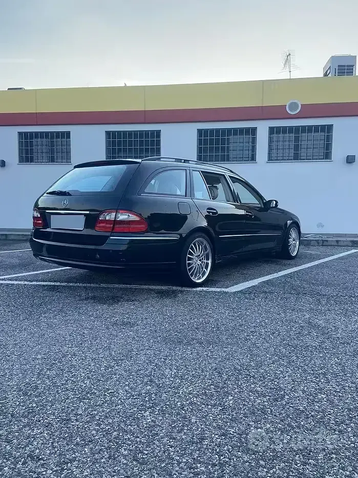 Usata Mercedes E320 204 CV (150 kW) 2007 Nero Station wagon