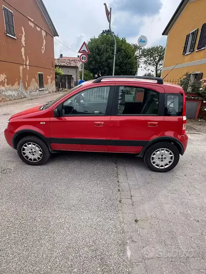 Usata Fiat Panda 4x4 Climbing 69 CV (50 kW) 2008 Utilitaria