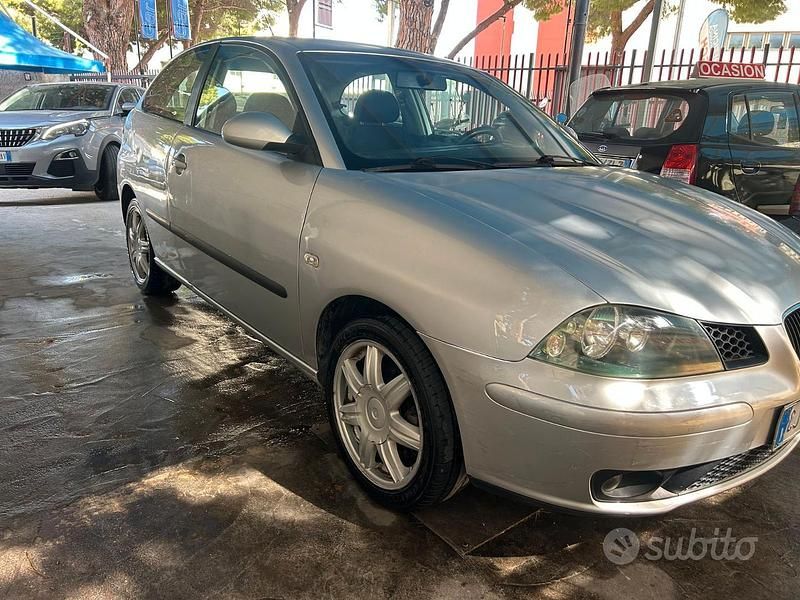 Usata Seat Ibiza 101 CV (74 kW) 2003 Grigio Utilitaria