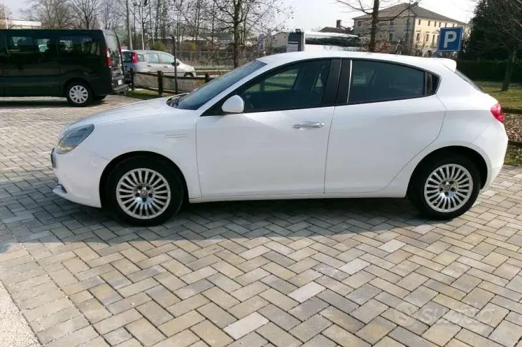 Usata Alfa Romeo Giulietta 120 CV (88 kW) 2018 Bianco Utilitaria