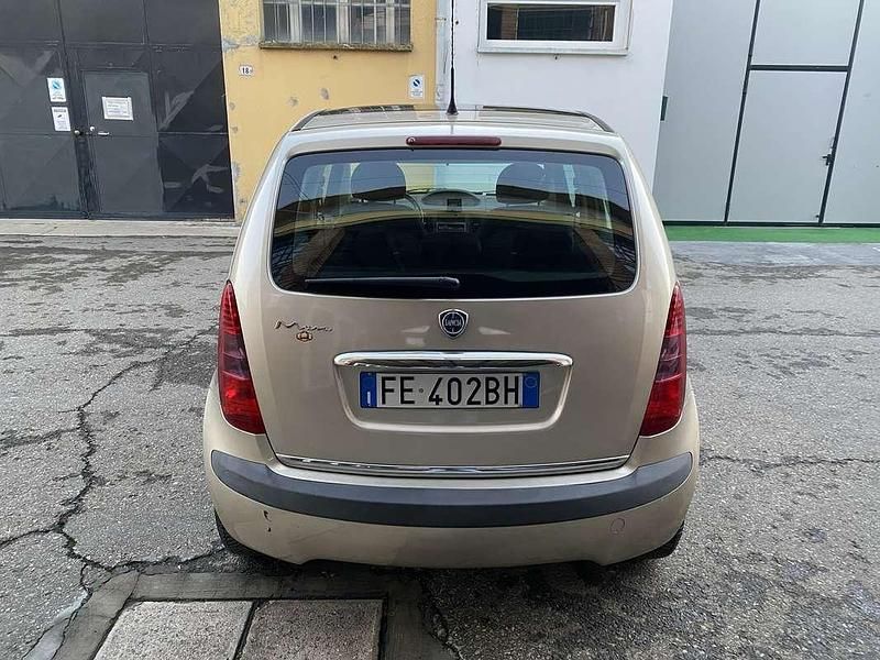Usata Lancia Musa 95 CV (69 kW) 2006 Oro Monovolume
