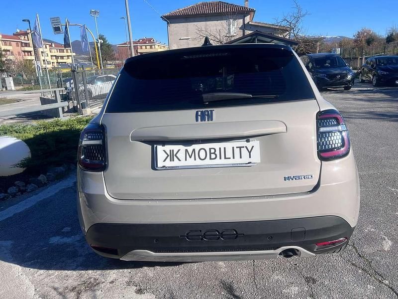 Usata Fiat 600 101 CV (74 kW) 2025 Beige SUV