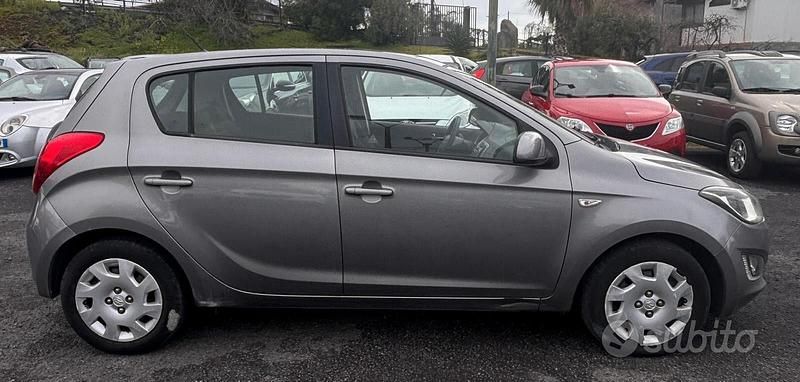 Usata Hyundai i20 Classic 74 CV (54 kW) 2013 Grigio Utilitaria
