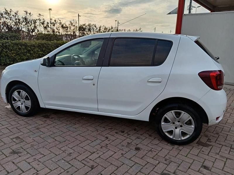 Gebraucht Dacia Sandero Essentiel 95 PS (69 kW) 2019 Weiß Limousine