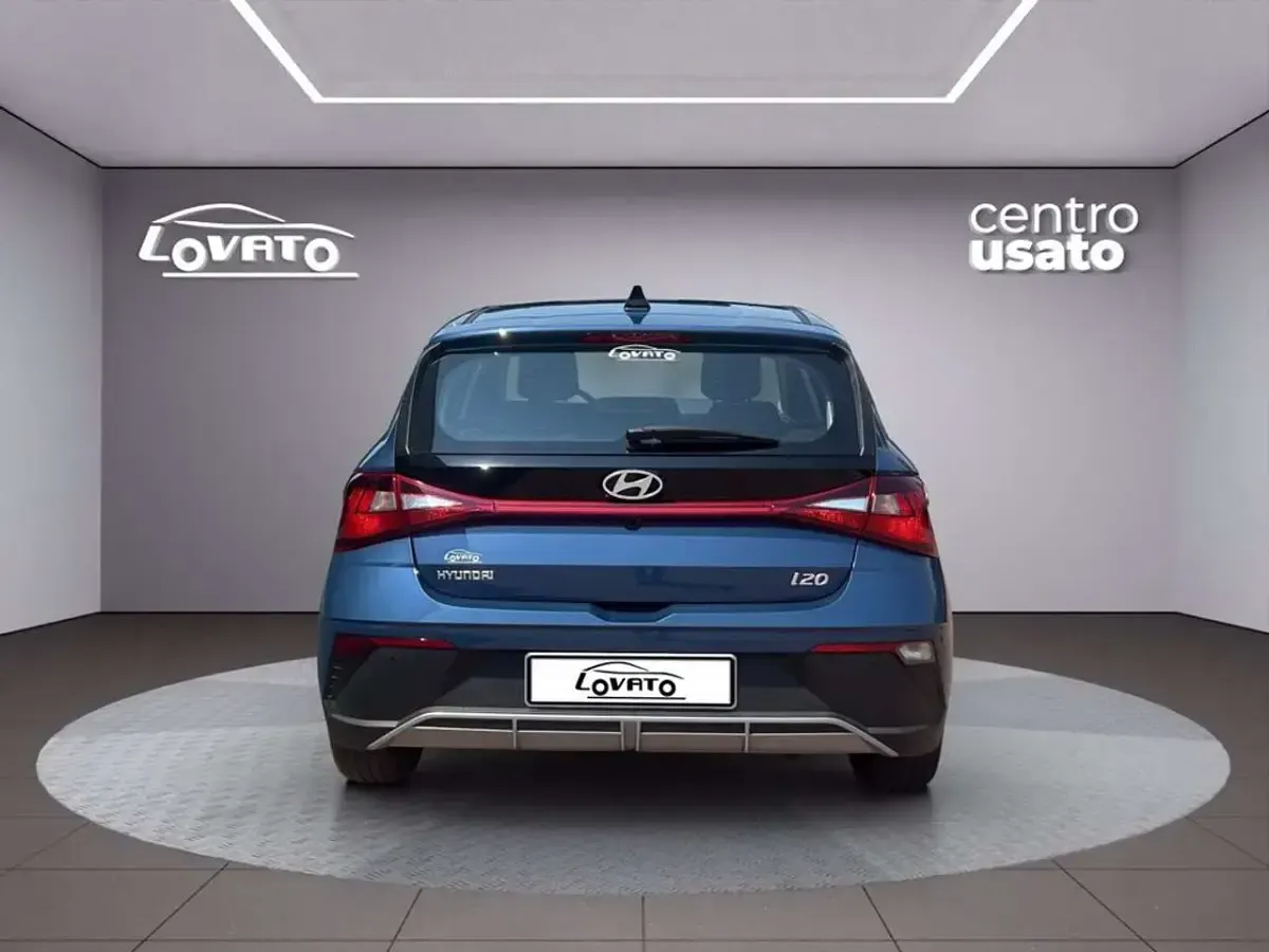 Usata Hyundai i20 77 CV (56 kW) 2025 Vibrant blue Utilitaria