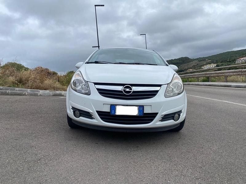 Usata Opel Corsa 95 CV (69 kW) 2011 Bianco Berlina