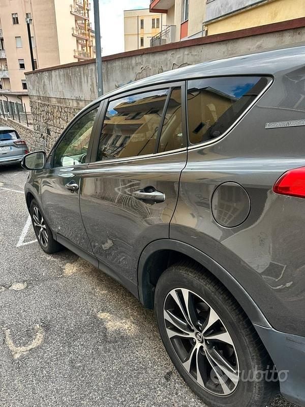 Usata Toyota RAV4 128 CV (94 kW) 2014 Nero Berlina