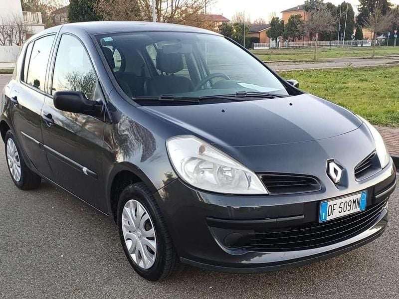 Nero Usata 2007 Renault Clio III Luxe Tre volumi | 3000 € (Buon prezzo) - Immagine 1/4