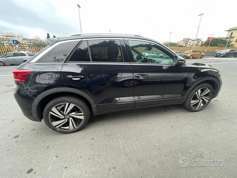 Usata VW T-Roc R-line 150 CV (110 kW) 2023 Nero SUV