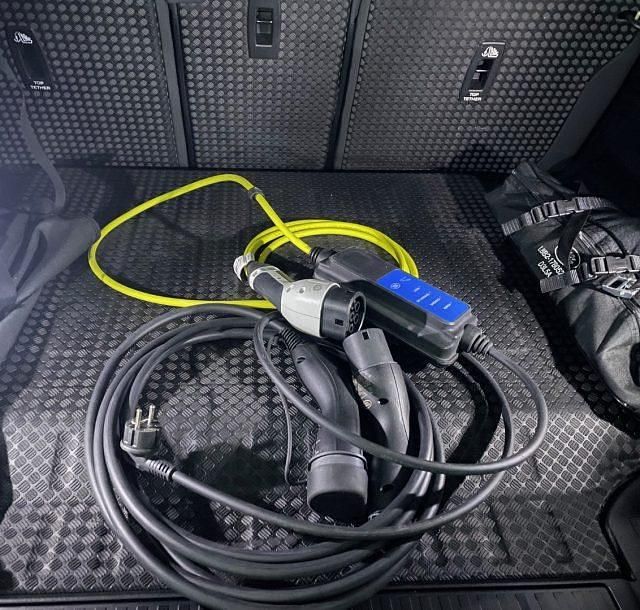 Usata Land Rover Defender 75th Limited Edition 404 CV (297 kW) 2023 Verde SUV