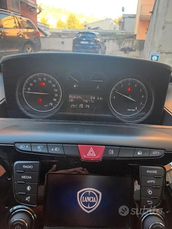 Usata Lancia Ypsilon 69 CV (50 kW) 2016 Grigio Utilitaria