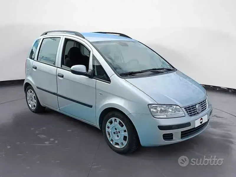 Usata Fiat Idea Active 77 CV (56 kW) 2012 Grigio Monovolume