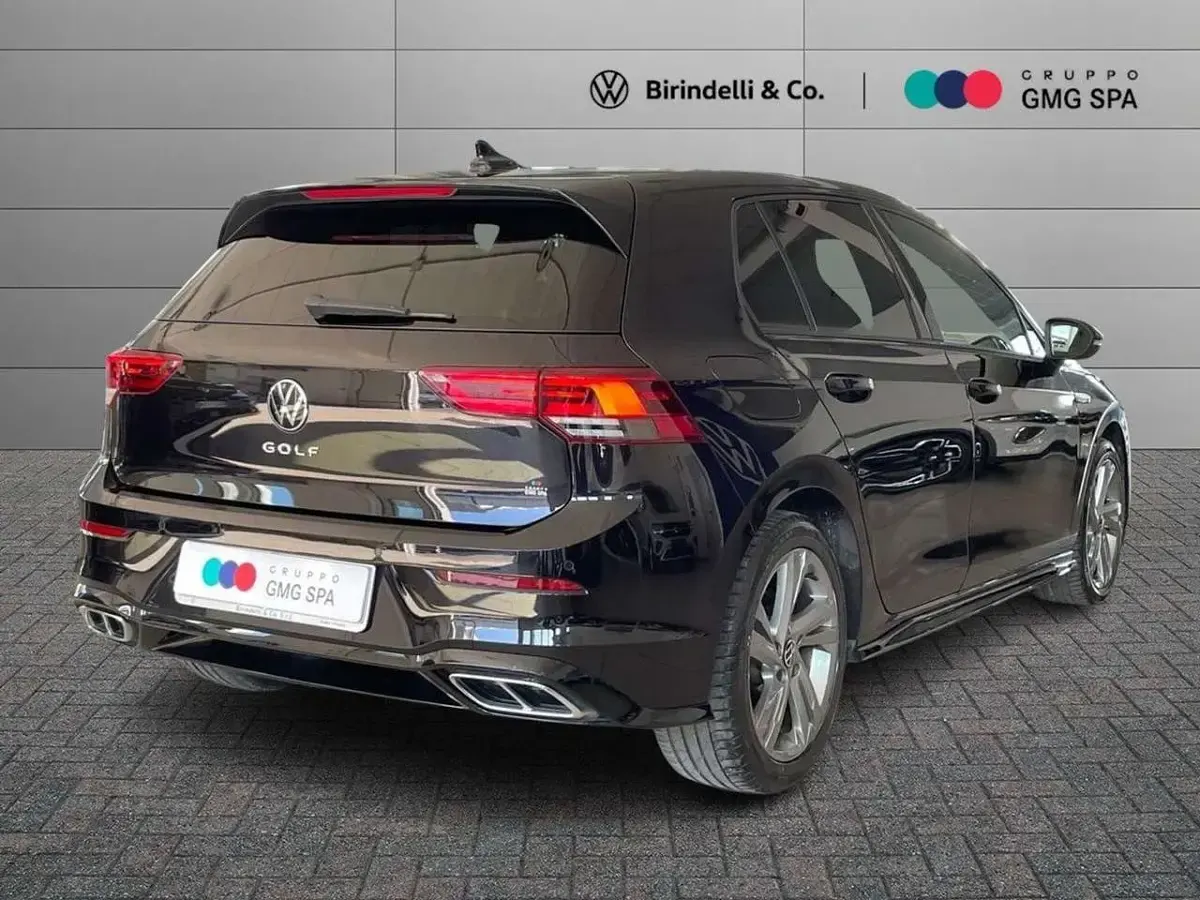 Usata VW Golf VIII R-line 150 CV (110 kW) 2023 Nero Utilitaria