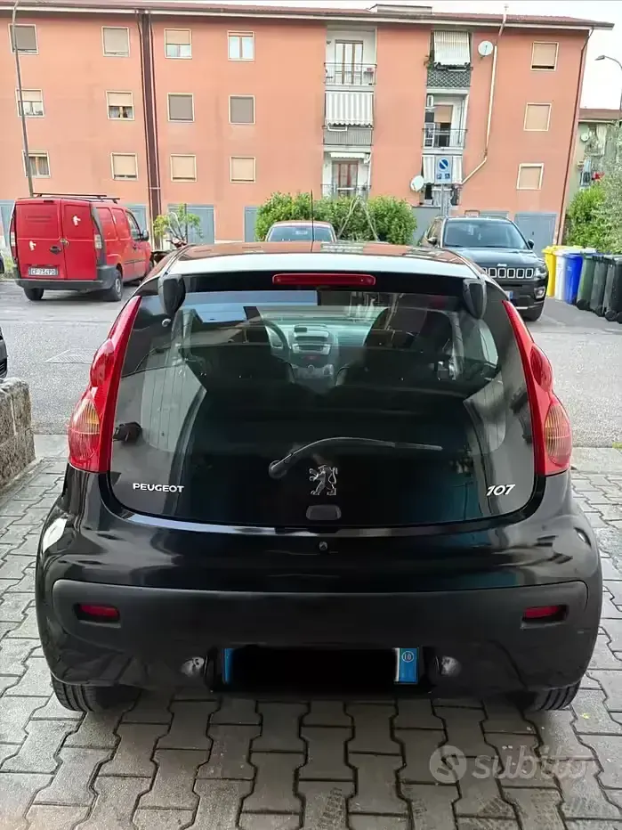 Usata Peugeot 107 68 CV (50 kW) 2011 Nero Utilitaria