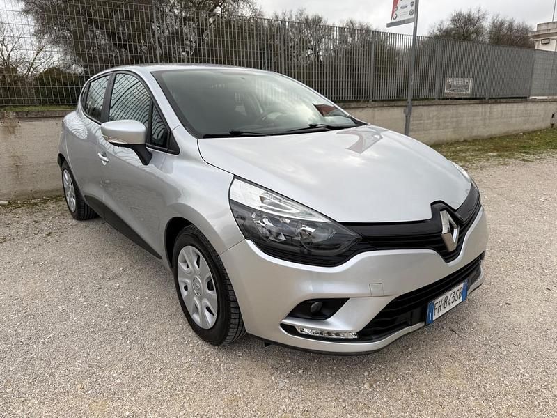 Usata Renault Clio IV Life 75 CV (55 kW) 2017 Argento Berlina
