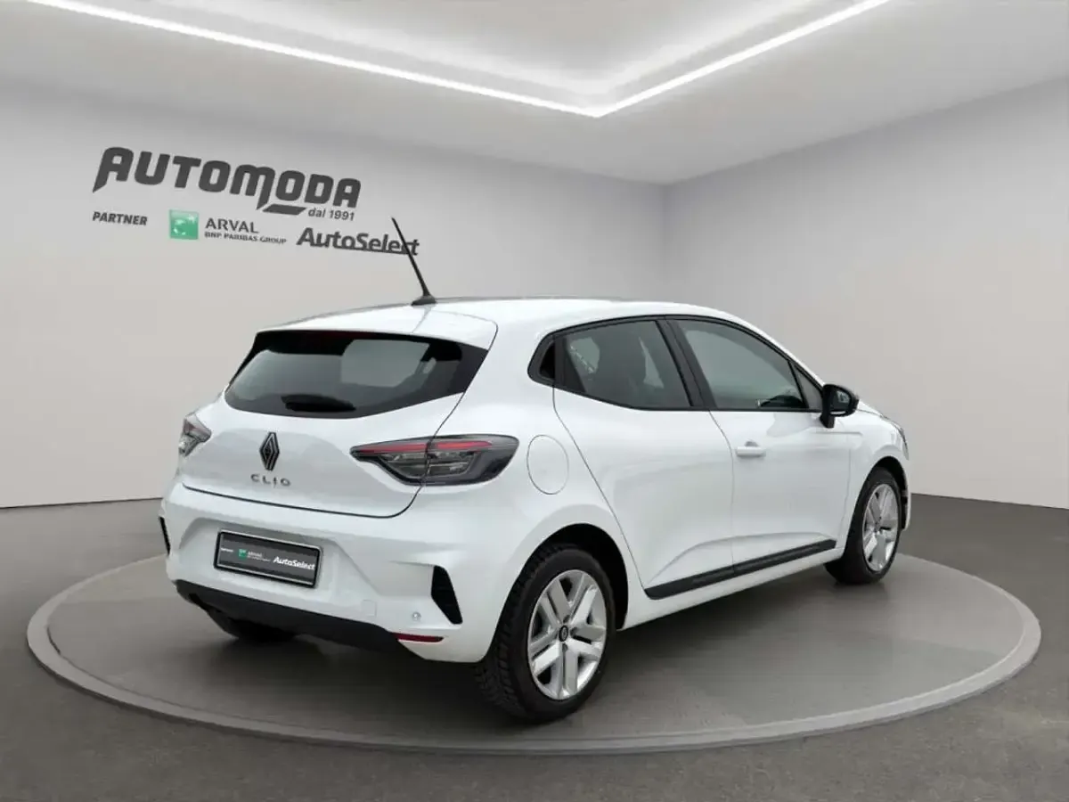 Usata Renault Clio 101 CV (74 kW) 2024 Bianco Utilitaria
