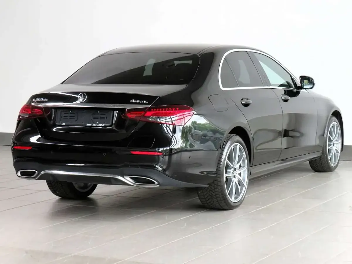 Usata Mercedes E300 Premium Plus 194 CV (142 kW) 2022 Nero Berlina