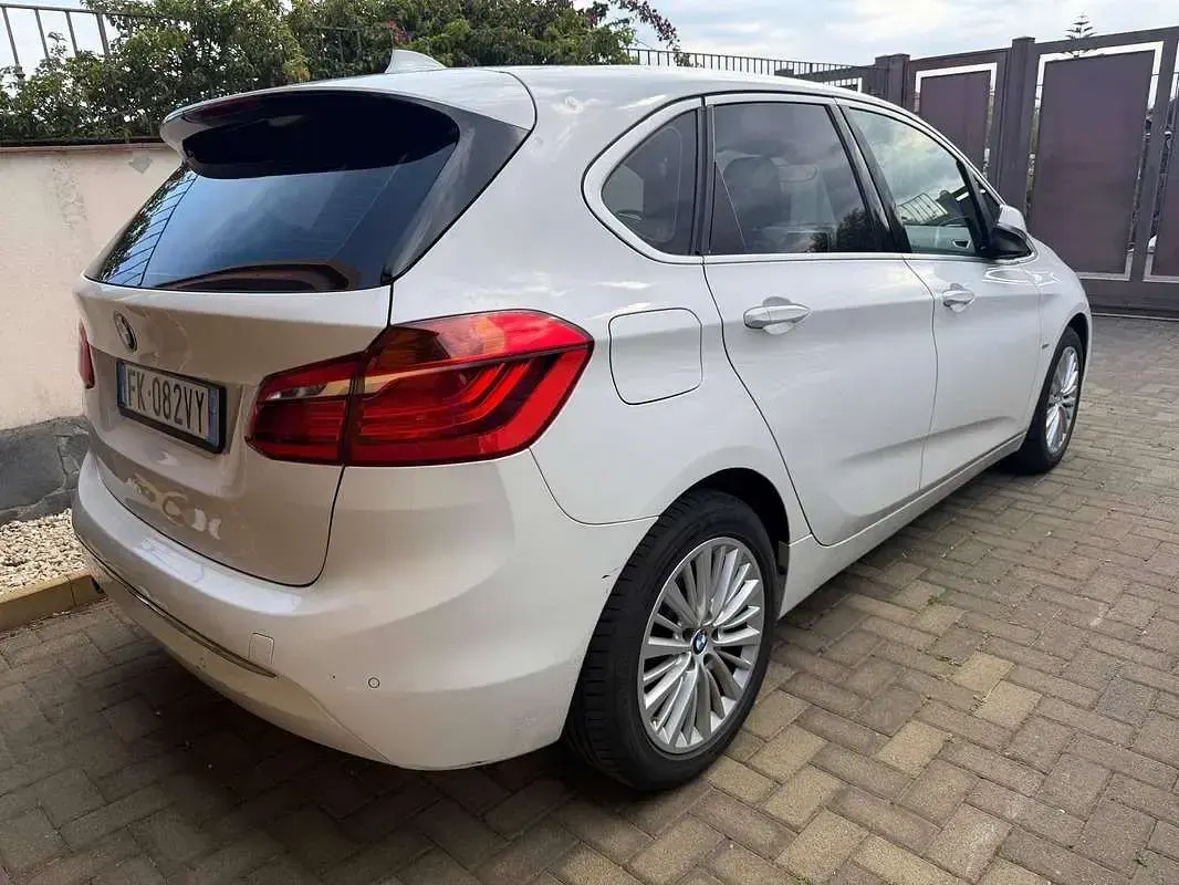 Usata BMW 218 Active Tourer Luxury Line 150 CV (110 kW) 2017 Bianco Monovolume
