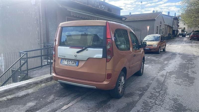 Usata Renault Kangoo 106 CV (77 kW) 2009 Arancione Station wagon
