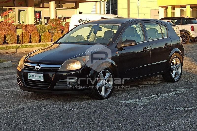 Usata Opel Astra Cosmo 101 CV (74 kW) 2006 Nero Berlina