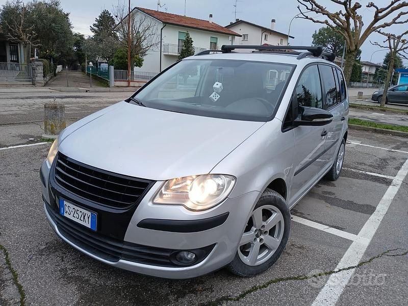 Usata VW Touran 2010 Grigio Monovolume