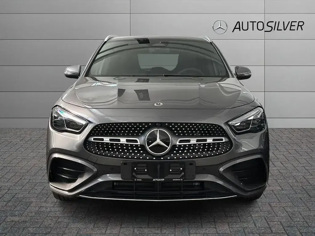 Nuova Mercedes GLA200 Advanced Plus 150 CV (110 kW) 2025 Grigio montagna / metallizzato SUV
