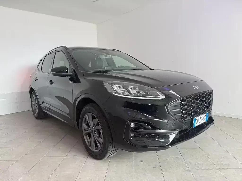 Usata Ford Kuga 152 CV (111 kW) 2021 Nero SUV
