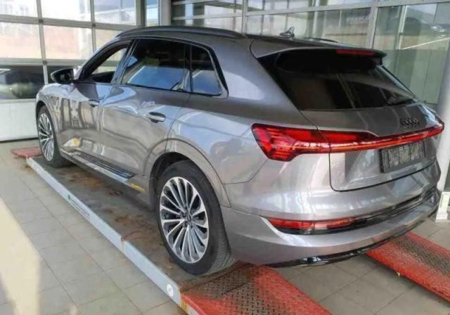 Usata Audi e-tron S-Line 300 kW (408 CV) 2023 Grigio SUV