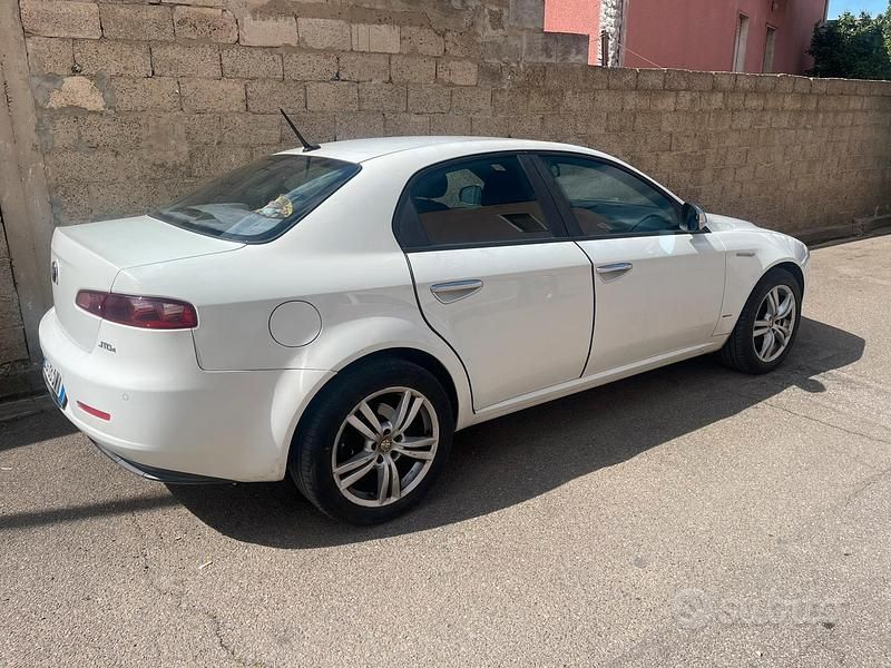 Usata Alfa Romeo 159 136 CV (100 kW) 2011 Bianco Berlina