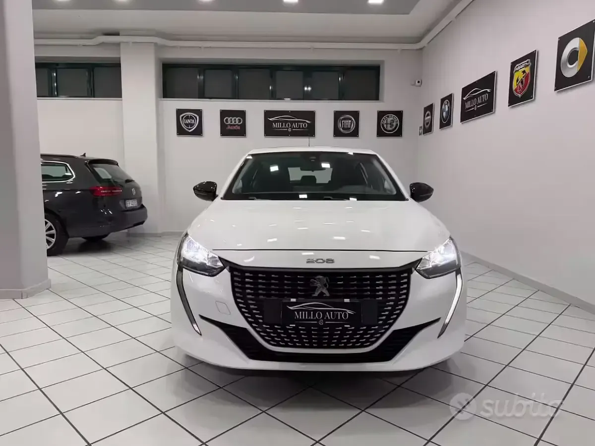 Usata Peugeot 208 Allure 102 CV (75 kW) 2022 Bianco Utilitaria