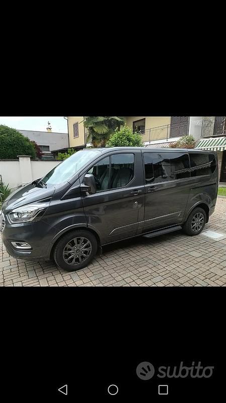 Usata Ford Tourneo Titanium 2022 Grigio Monovolume