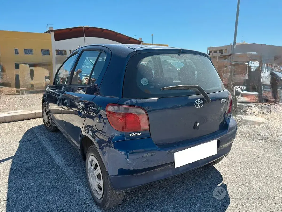 Usata Toyota Yaris 68 CV (50 kW) 2002 Bluazzurro Utilitaria