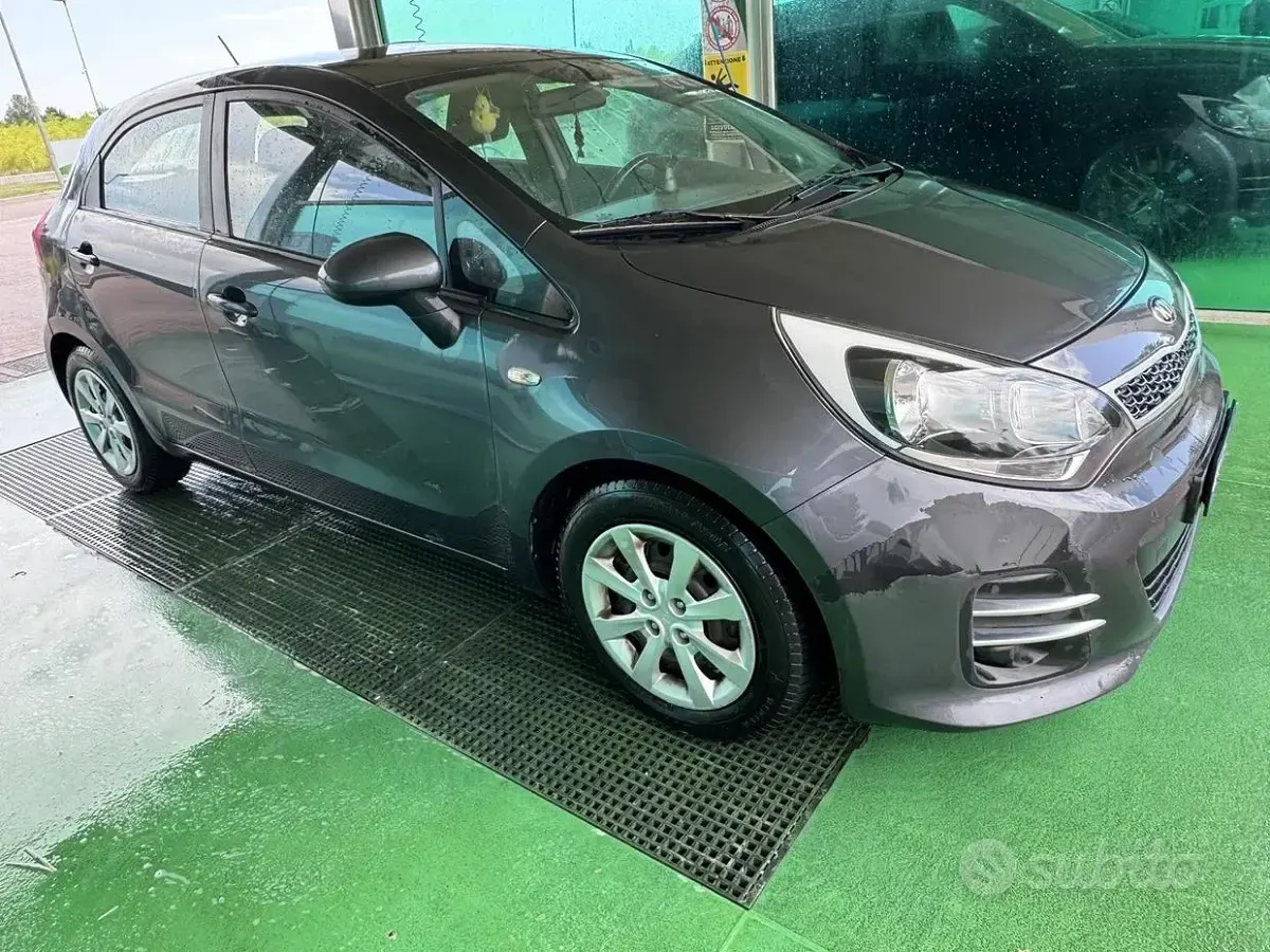 Usata Kia Rio 85 CV (62 kW) 2016 Grigio Utilitaria