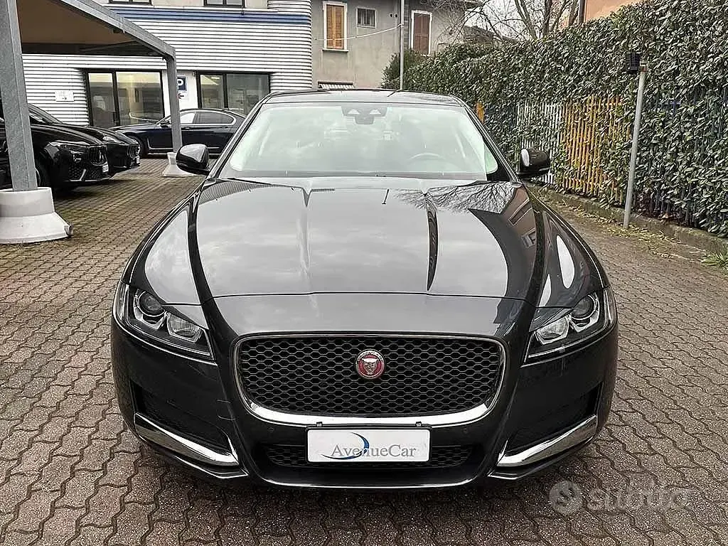 Usata Jaguar XF Pure 163 CV (119 kW) 2019 Grigio / metallizzato Berlina