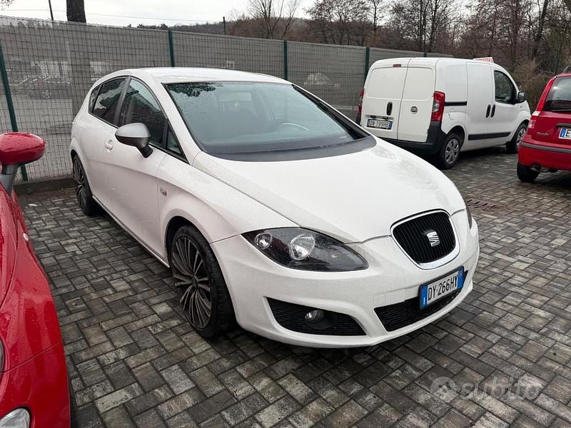 Usata Seat Leon FR 211 CV (155 kW) 2010 Bianco Utilitaria
