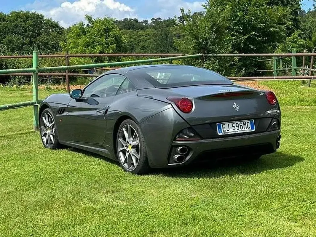 Usata Ferrari California 460 CV (338 kW) 2011 Grigio Cabrio
