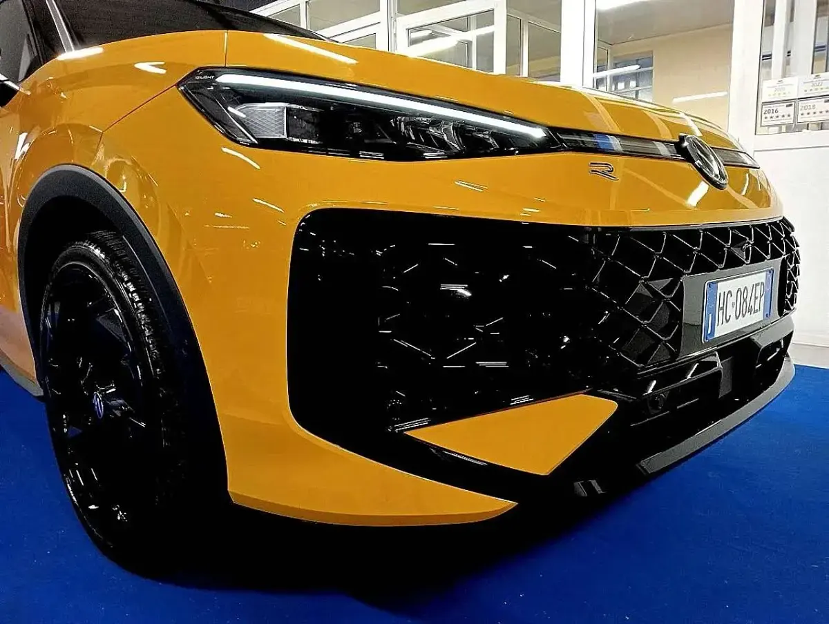 Nuova VW T-Roc R-line 150 CV (110 kW) 2026 Giallo SUV