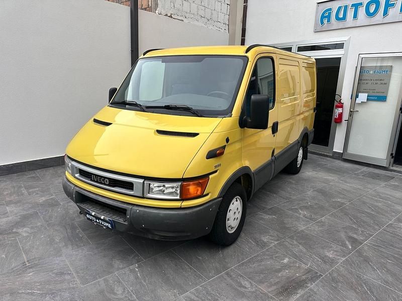 Usata Iveco Daily 89 CV (65 kW) 2003 Giallo