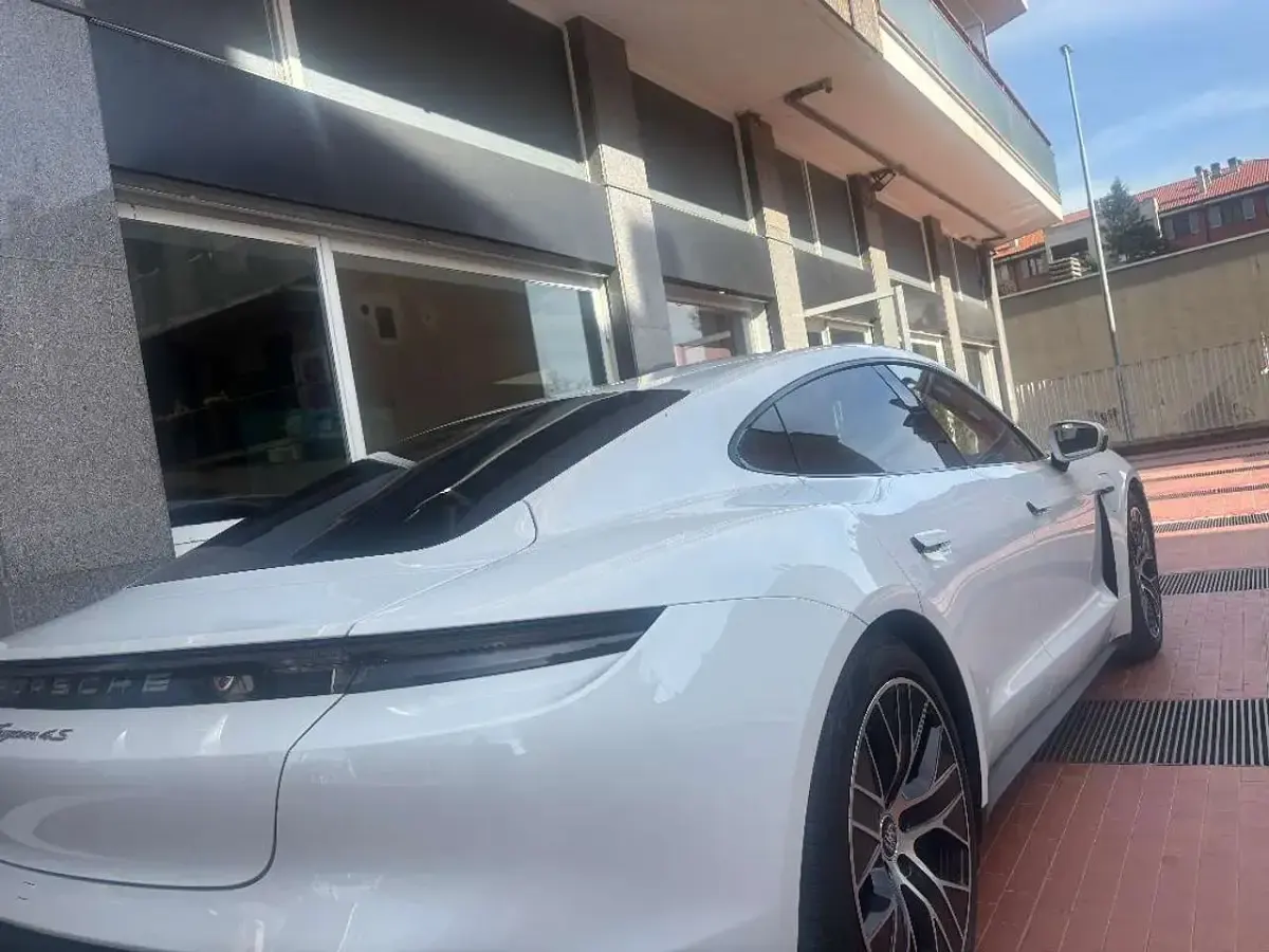 Usata Porsche Taycan 139 kW (190 CV) 2023 Bianco Berlina