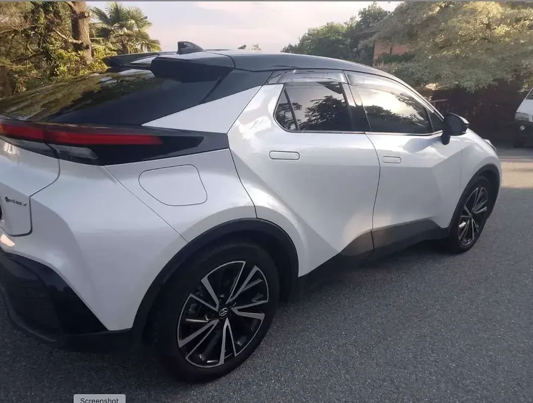 Usata Toyota C-HR Lounge 235 CV (172 kW) 2025 Bianco SUV