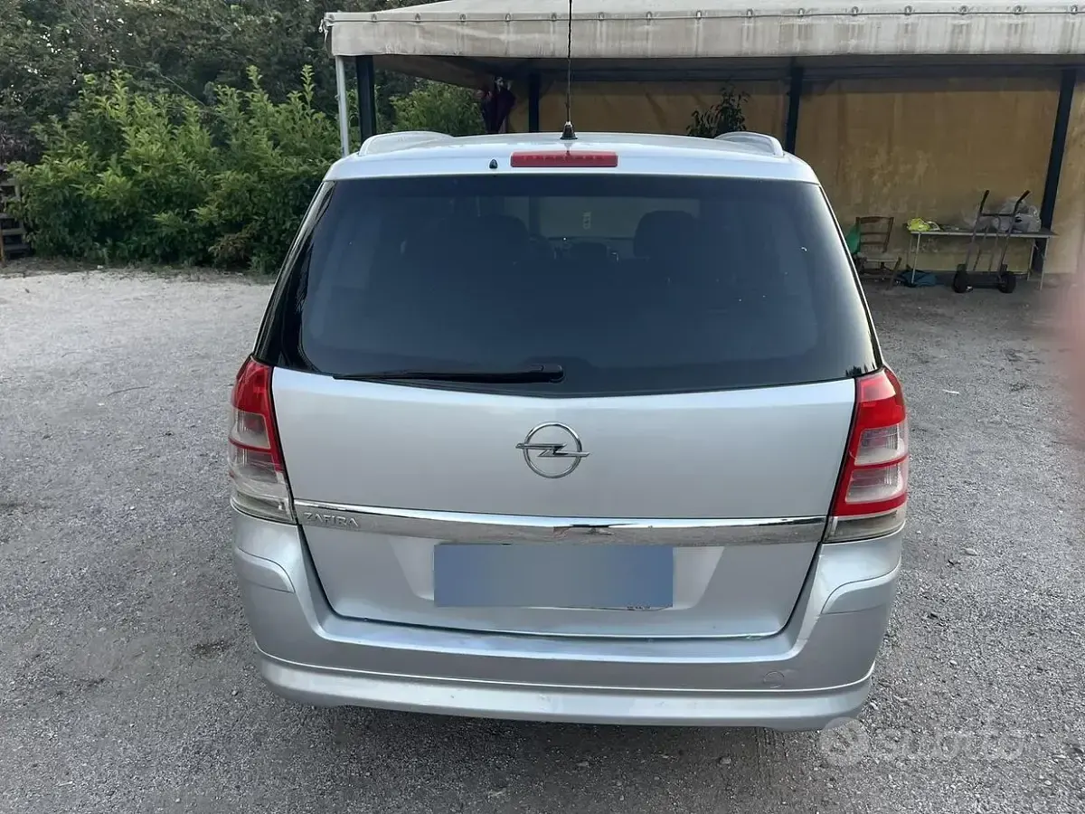 Usata Opel Zafira 94 CV (69 kW) 2009 Grigio Monovolume