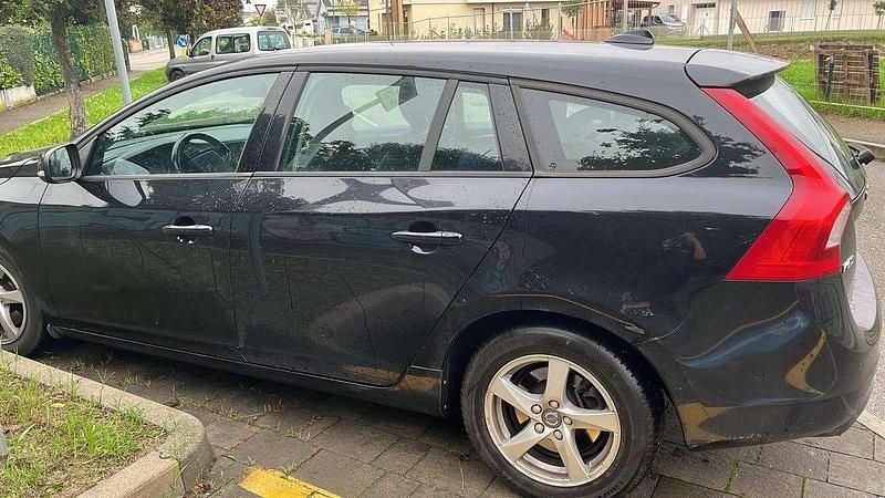 Usata Volvo V60 Kinetic 114 CV (83 kW) 2012 Nero Station wagon