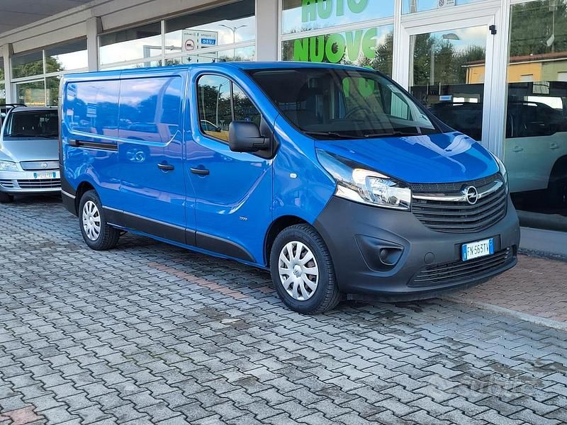 Usata Opel Vivaro Edition 145 CV (106 kW) 2018 Blu/azzurro Monovolume