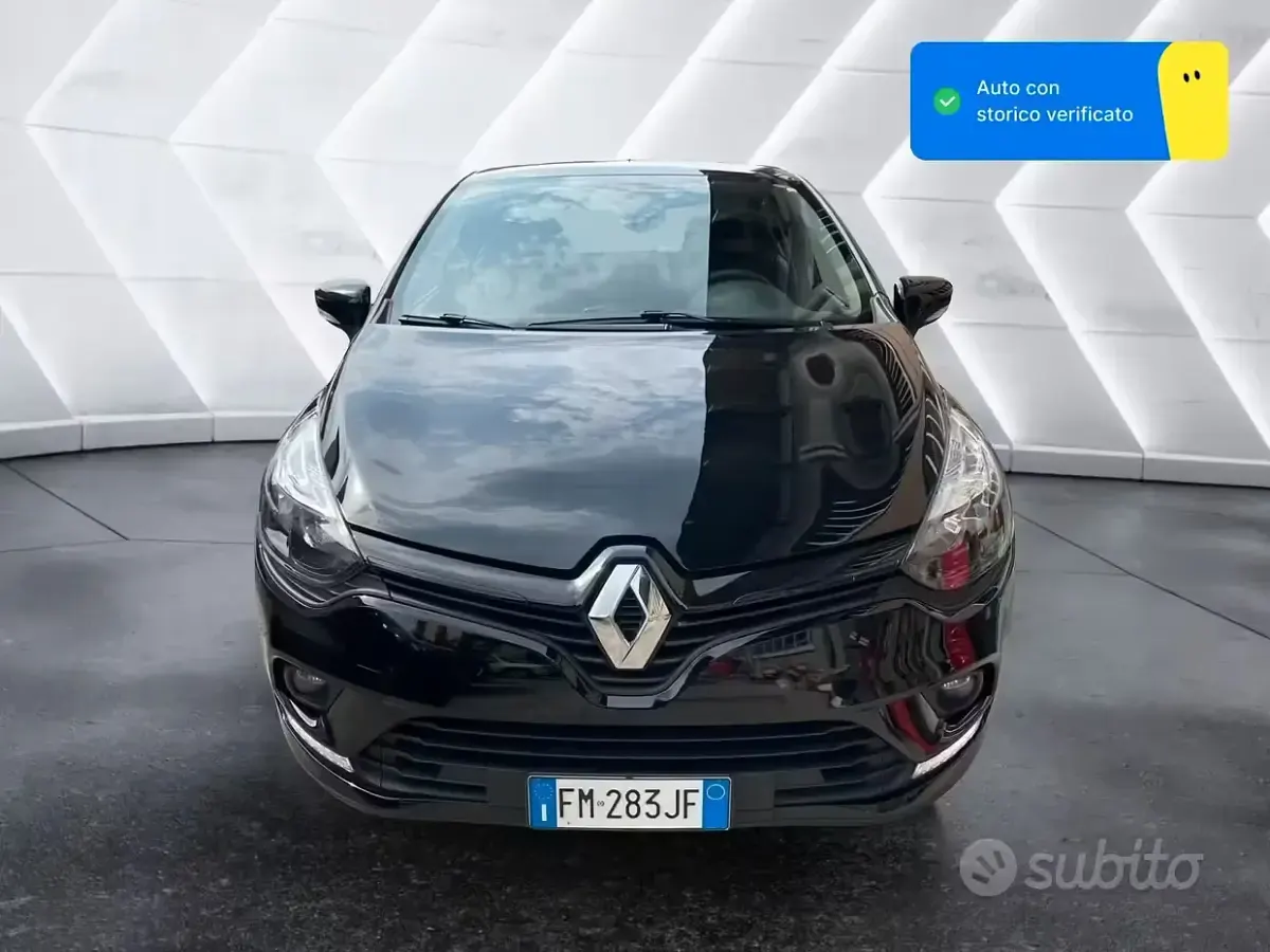 Begagnad Renault Clio IV Life 73 HK (53 kW) 2018 Svart Sedan